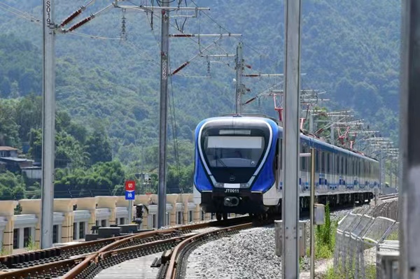 即將通車的市郊鐵路江津—跳磴線。蘇盛攝