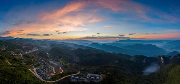 夕陽下的荊竹村。武隆區(qū)委宣傳部供圖