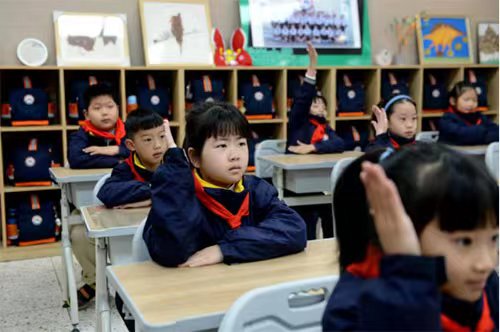 學生在思政課上。重光小學供圖