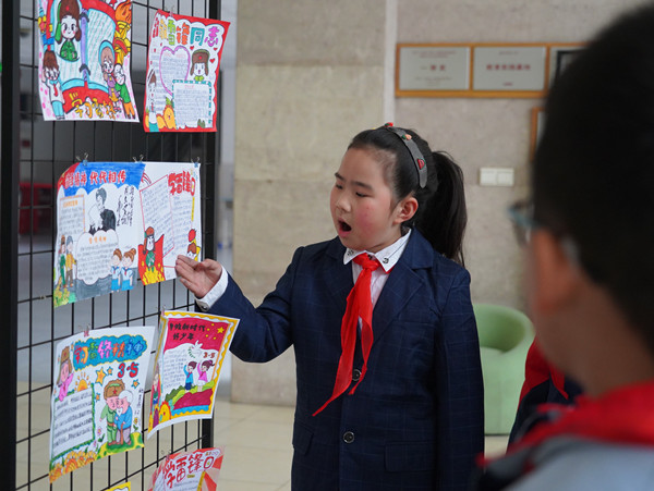 “學雷鋒講雷鋒”。南坪實驗小學教育集團供圖