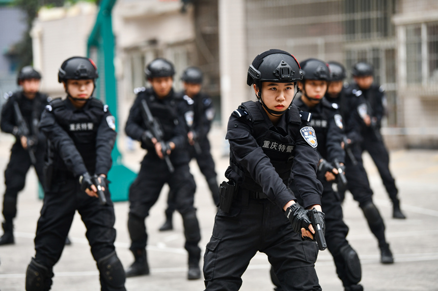 3月6日，重慶市公安局特警總隊開展女子特警警務實戰(zhàn)技能訓練。鄒樂攝