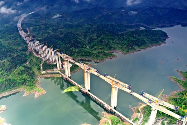 五布河特大橋建設(shè)現(xiàn)場。重慶高速集團供圖