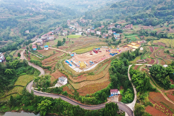 涪陵頁巖氣田復興區(qū)塊航拍圖。涪陵頁巖氣公司供圖