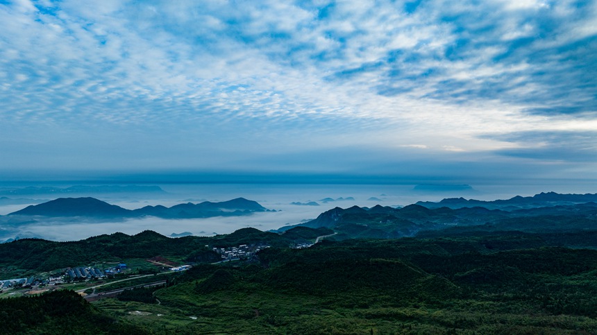 川河蓋景區(qū)云霧繚繞。胡程攝