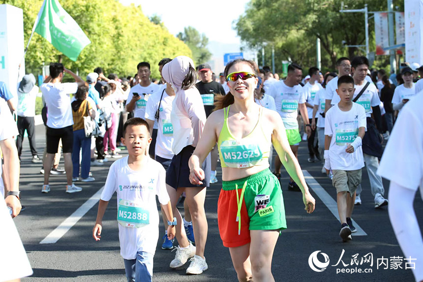 快樂奔跑，縱馬青城。主辦方供圖