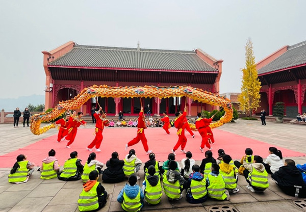 江北區(qū)開展青少年非遺傳承公益活動。共青團重慶市江北區(qū)委供圖