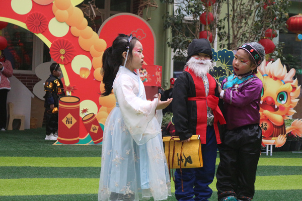 故事《花木蘭》展演。渝北區(qū)蓮花第一幼兒園供圖