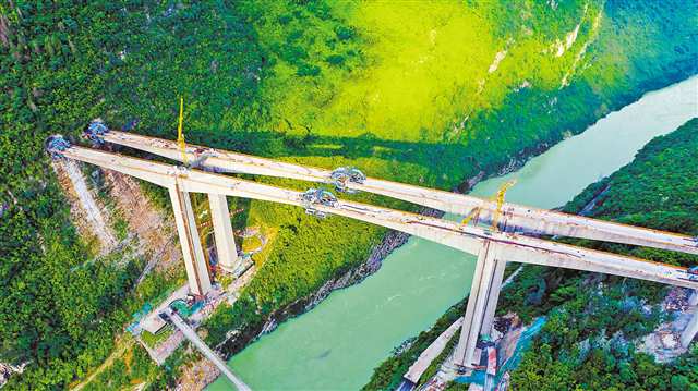 觀音廟烏江特大橋。（中鐵二十一局供圖）