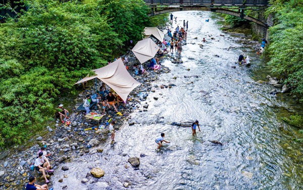 南川金佛山成為今夏耍水熱門地。景區(qū)供圖