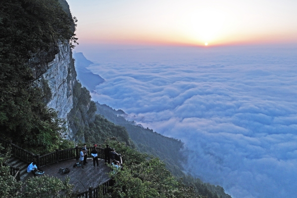 摩圍山景區(qū)看日出。彭水縣委宣傳部供圖